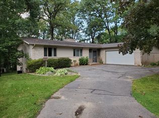 2512 Doris Dr, Brighton, MI