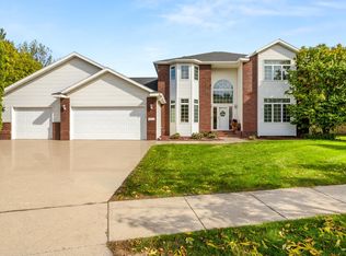 5010 Meadow Creek Dr S, Fargo, ND 58104