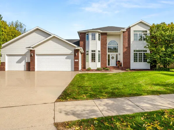 5010 Meadow Creek Dr S, Fargo, ND 58104