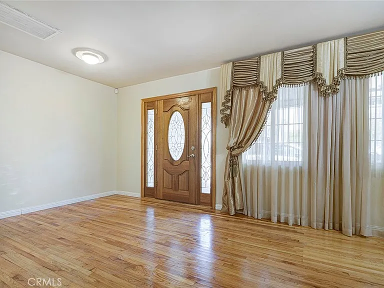 6149 Case Ave — Photo 2