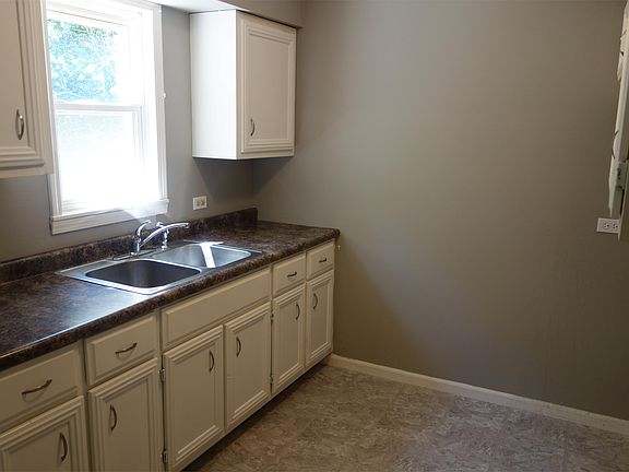5th image of 325 Hyde Park Ave
