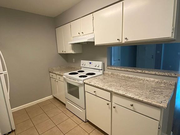 4th image of 100 Hilltop Dr APT 42