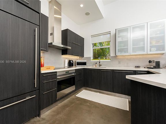 5th image of 361 Jefferson Ave APT 3