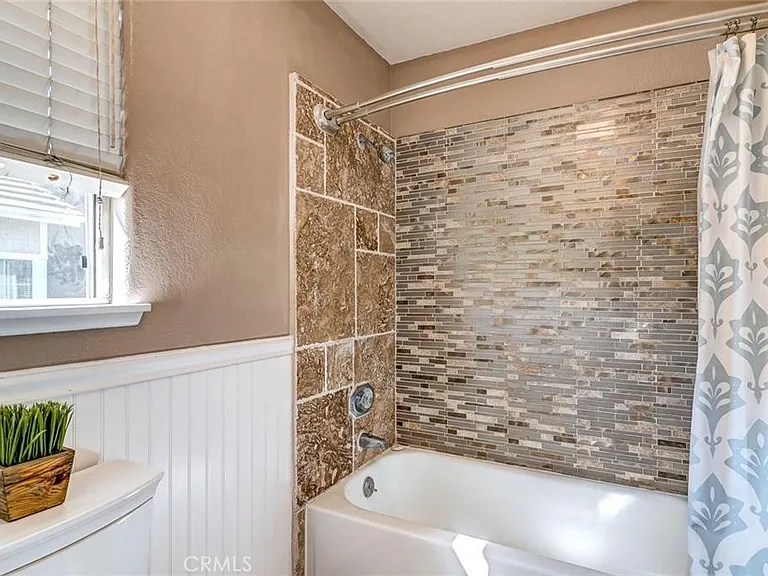 6330 Golden Gate Dr — Photo 17
