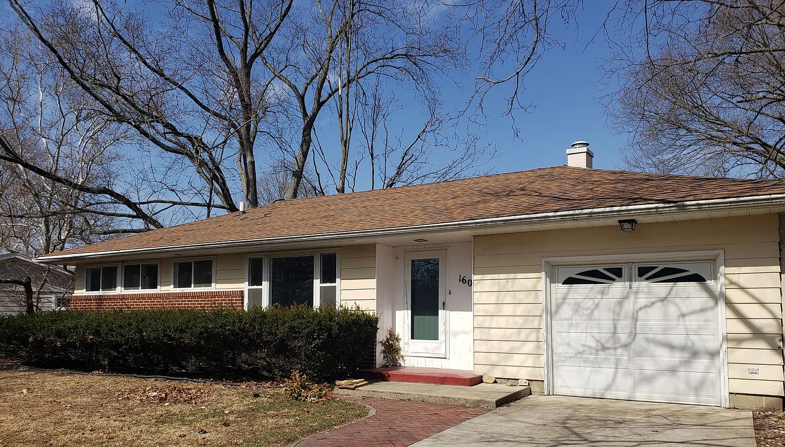 1606 Oxford Dr photo 1
