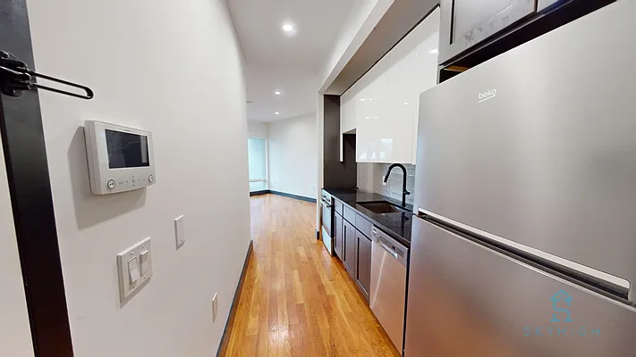 Rented by Skyhigh Realty NYC LLC | media 3