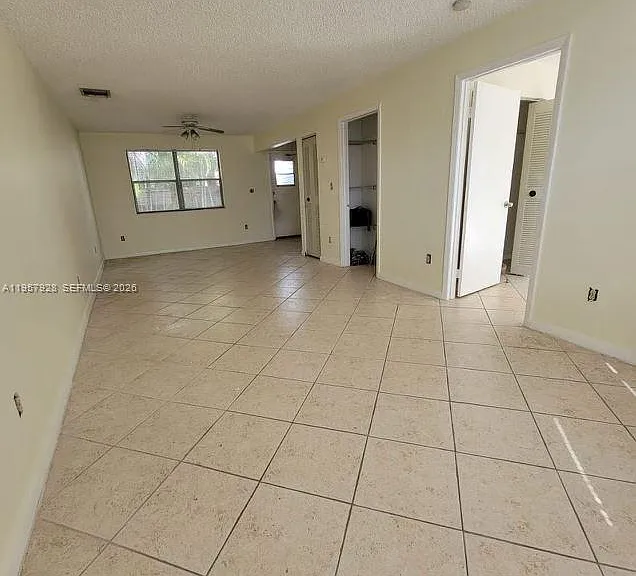 814 Finley Ct — Photo 2