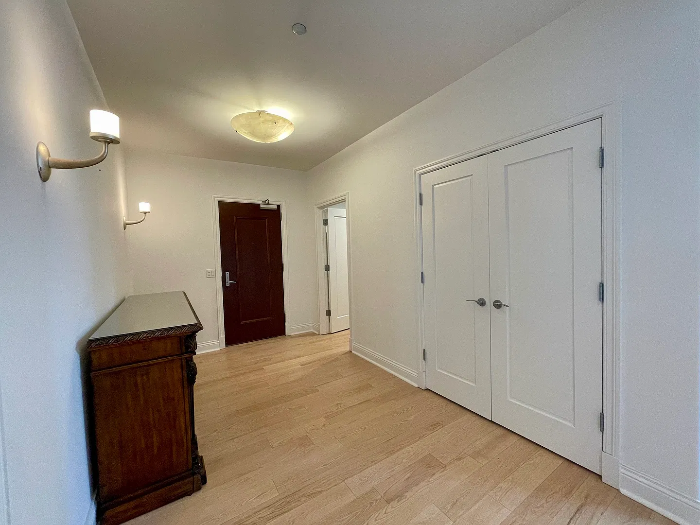 3 bed, 3.5 bath, 5211 sqft, $9,500 — Photo 4