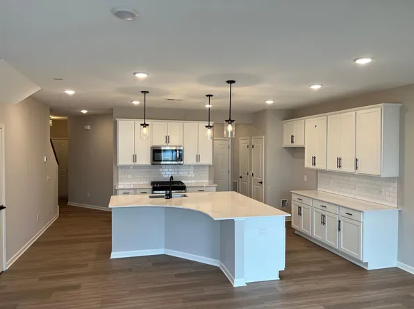 9724 4th St N, Lake Elmo, MN 55042