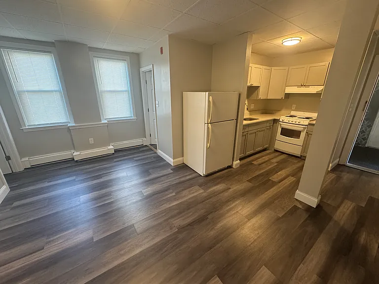 37 Walnut Ave — Photo 2