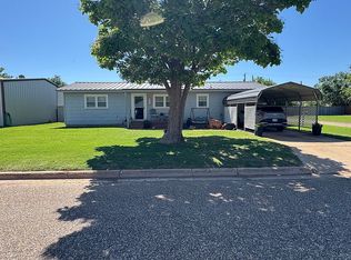 922 Texas Ave, Sundown, TX 79372