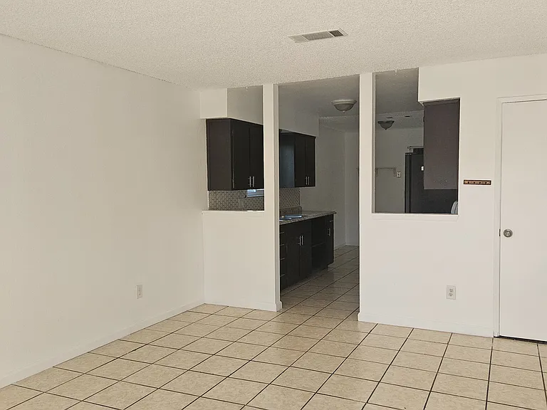 1190 Beverly Dr #F — Photo 3