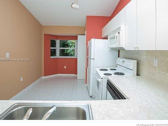 5th image of 1251 SE 27th St Unit 204