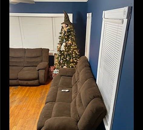 4th image of 178 Marguerite Ave
