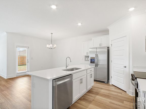 5th image of 449 Parkerman Ave