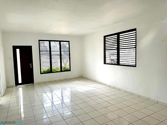 3rd image of 108 Calle Park Rd