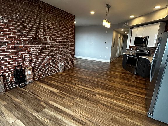 3rd image of 1509 E Superior St #400