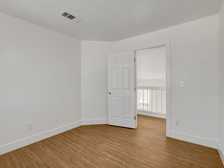 8005 Vision St — Photo 39