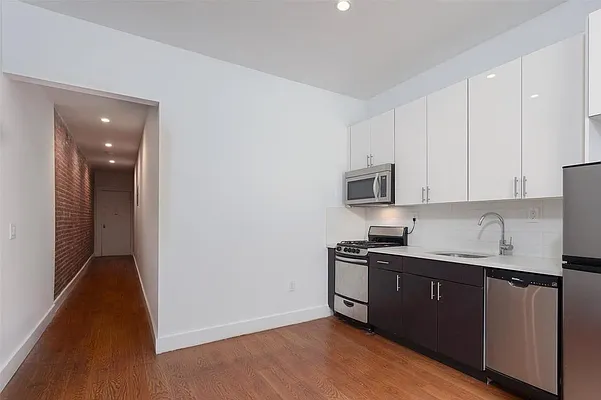 Rented by Trion Real Estate Management | media 28