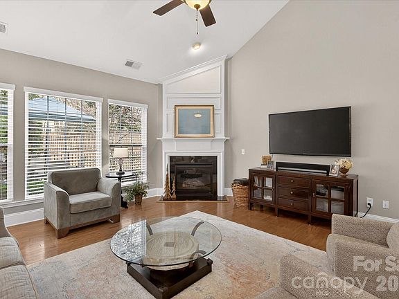 5th image of 10413 Blairbeth St