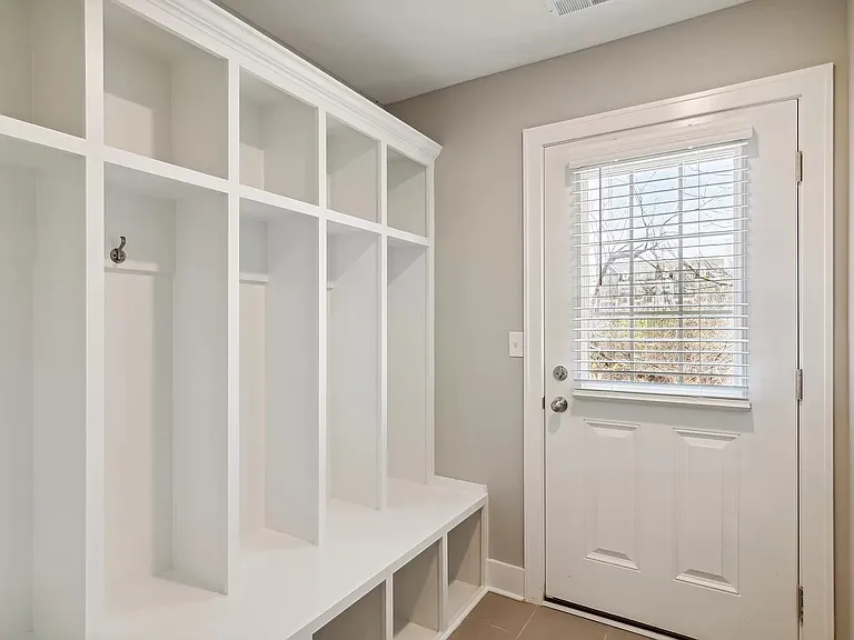 2535 W Towne St — Photo 26