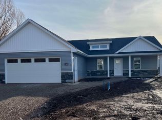 140 Golf Course Dr, Wrightstown, WI 54180
