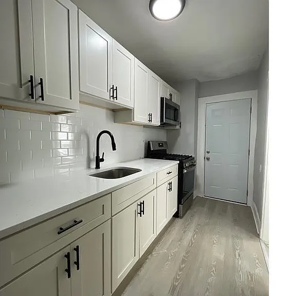 809 Bonaparte Ave — Photo 2