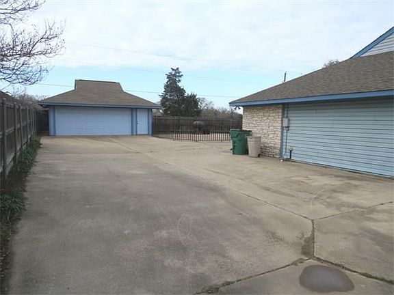 Detached garage.