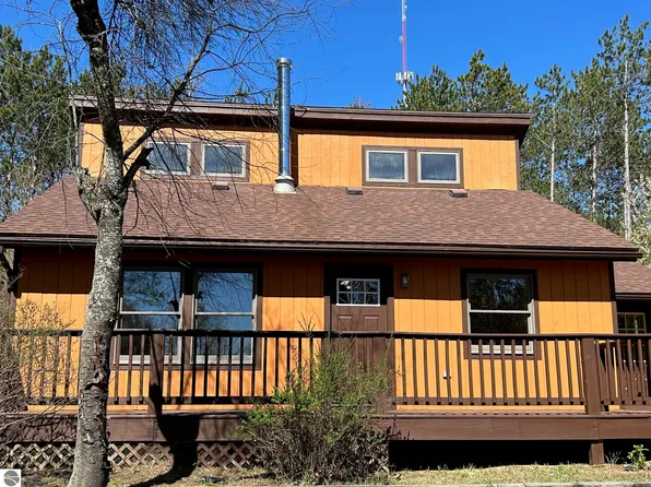 5142 Way Rd NW, Rapid City, MI 49676