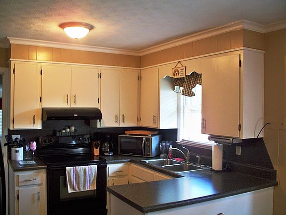 3rd image of 6082 Danny Ave