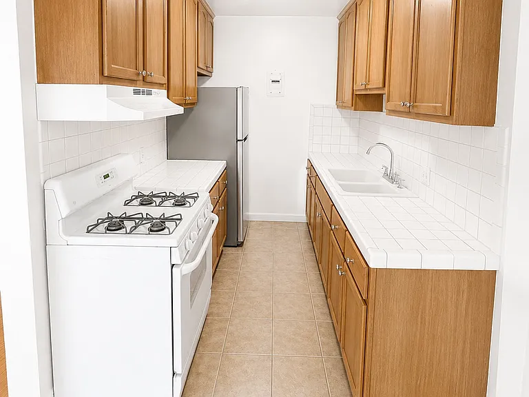 1427 N Gardner St #22 — Photo 5
