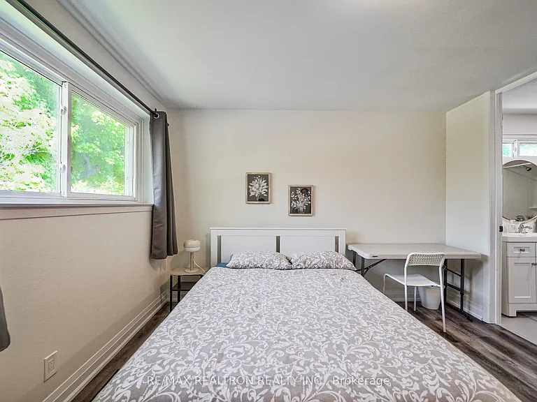 50 Axsmith Cres — Photo 42
