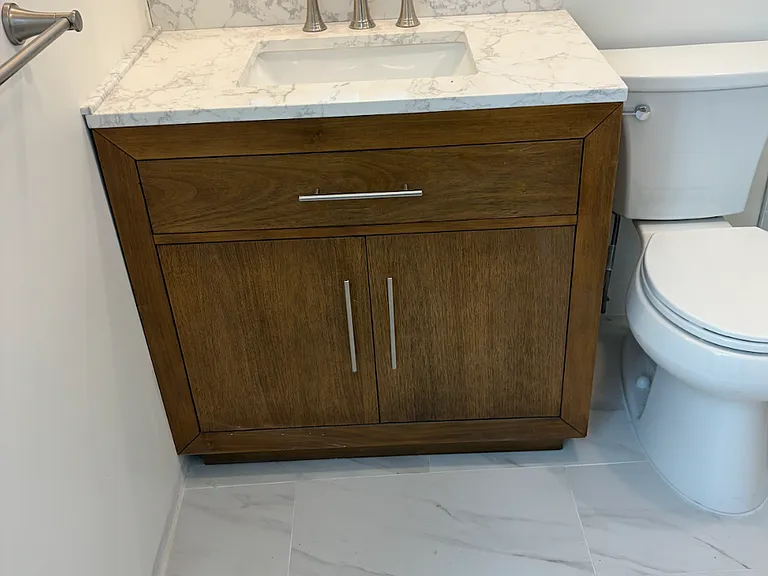 Bathroom sink and mirror