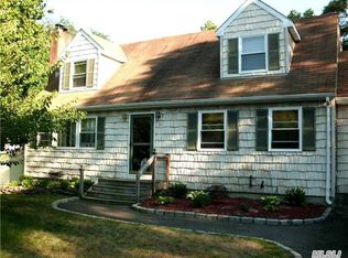 20 3rd St, Coram, NY 11727