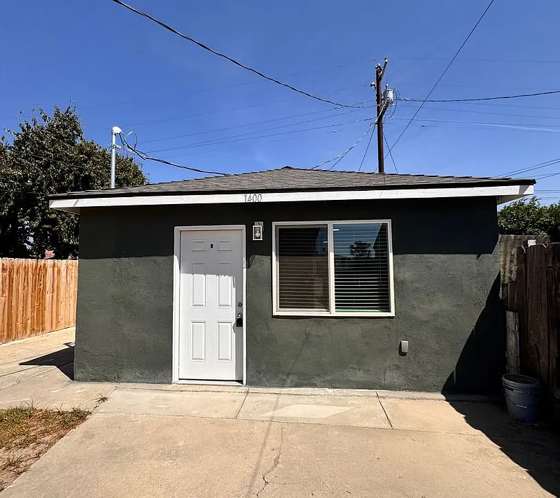 1400 El Rancho Dr #B