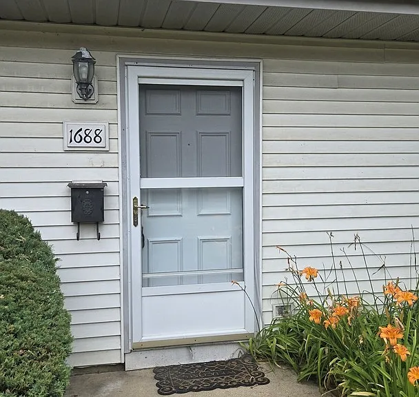 1688 Queensbury Cir #0 — Photo 1