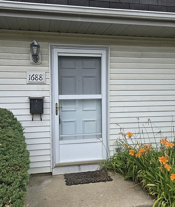 1688 Queensbury Cir #0