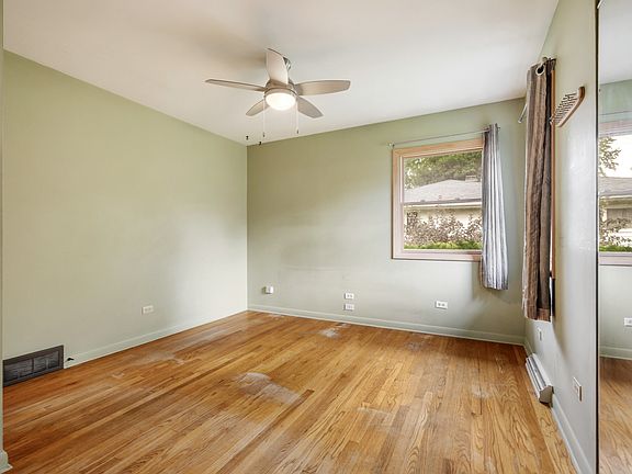 3rd image of 947 Diane Ave