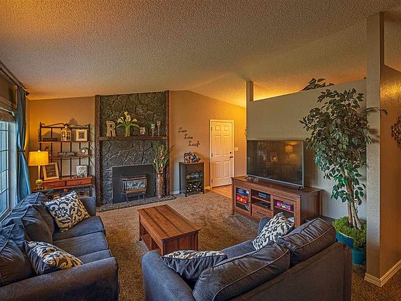 3rd image of 14312 E Sunnyside Dr