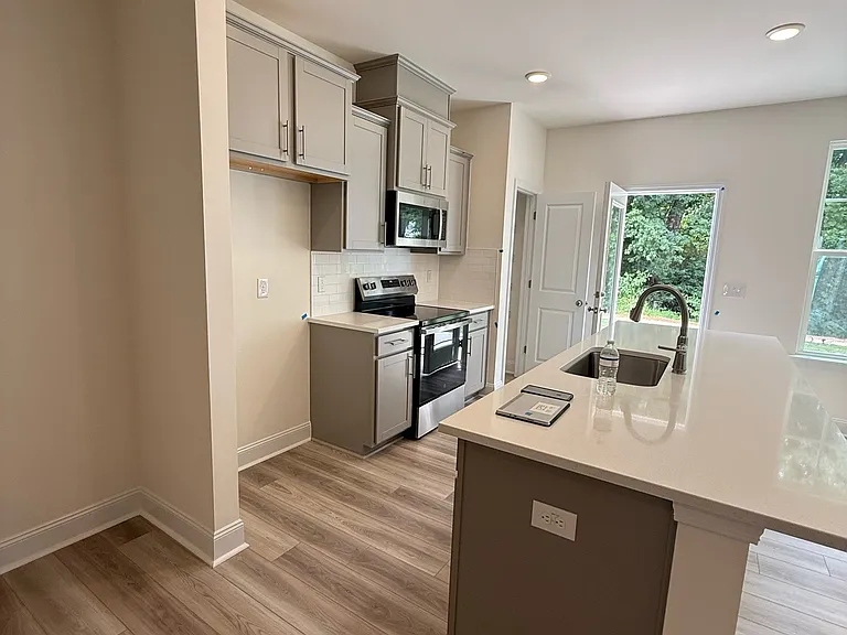 34 Anastasia St — Photo 6