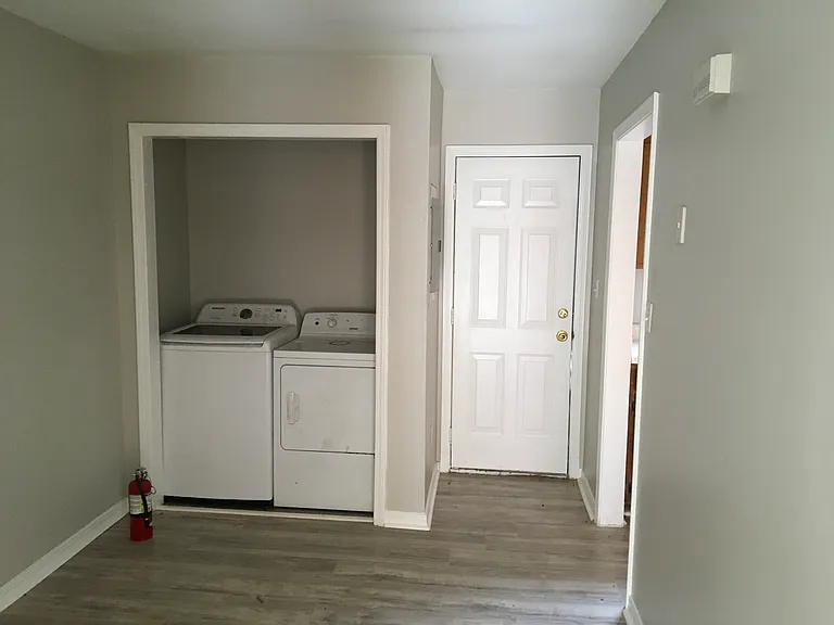 2612 McLelland St #C2 — Photo 3