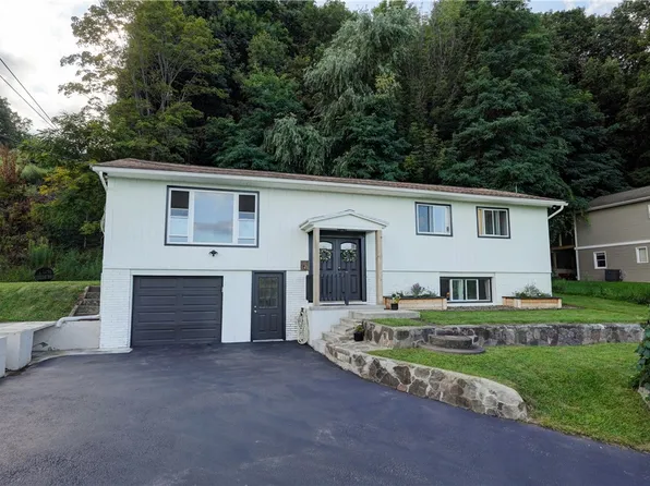 303 Victor Rd, Fairport, NY 14450