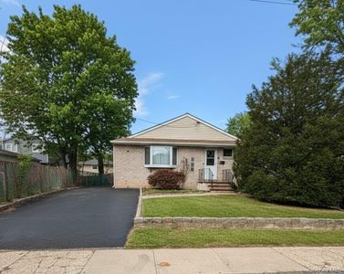 19 7th St, Bayville, NY, 11709