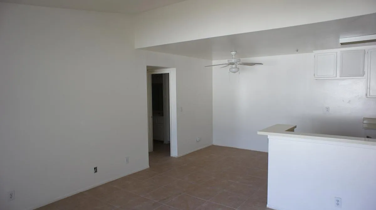 412 S Clementine St — Photo 3
