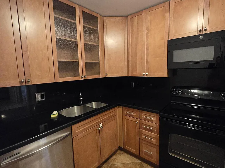 2500 Parkview Dr #412 — Photo 18