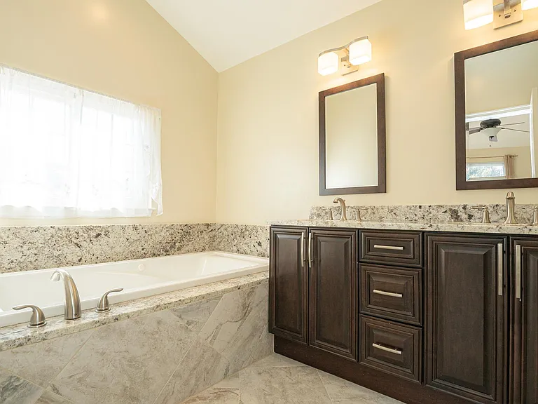 7036 Kings Manor Dr — Photo 22