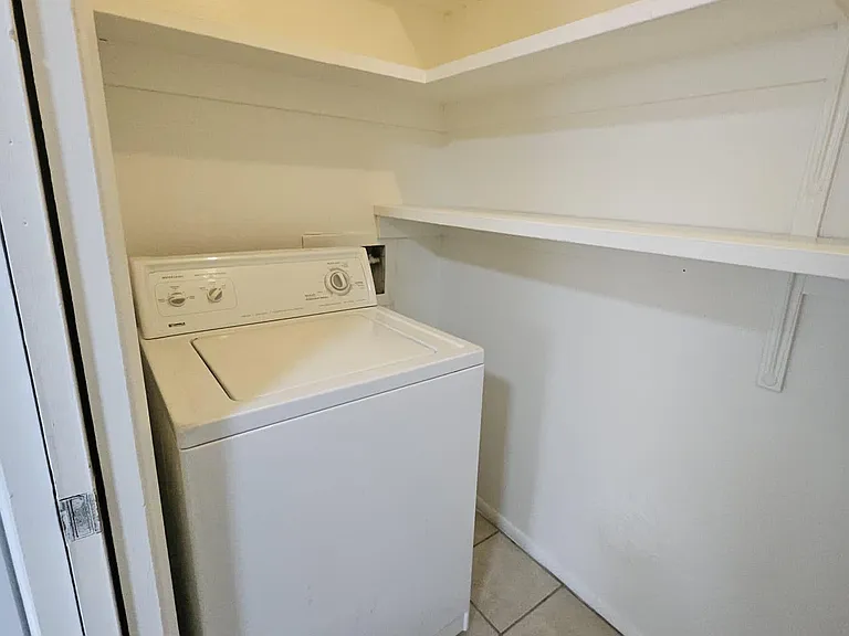 517 Palomas Dr SE #B — Photo 6