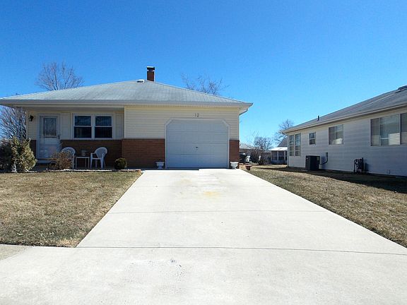 3rd image of 12 New Castle Ct