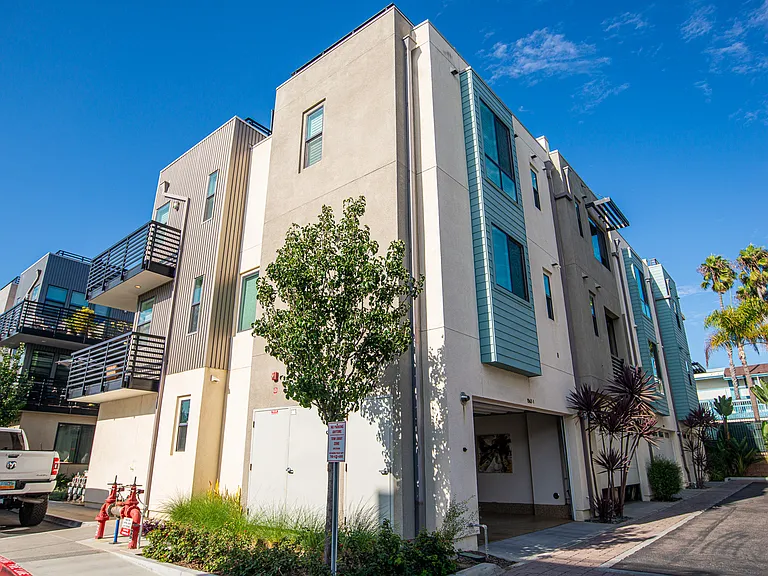 1562 Vista Del Mar Way #1 — Photo 34