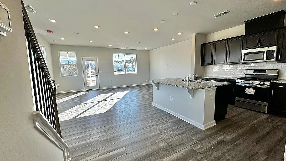 3 bed, 1860 sqft, $1,995 — Photo 4